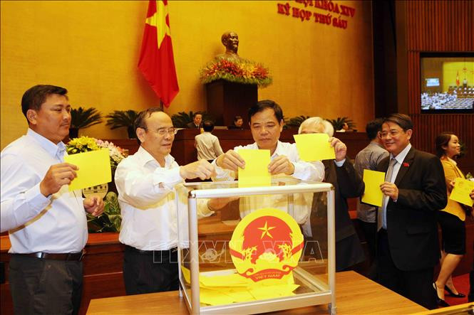Những hình ảnh đại biểu Quốc hội bỏ phiếu bầu Chủ tịch nước