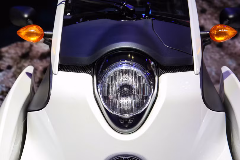 Xe điện ba bánh Toyota i-ROAD - chống ùn tắc cho đô thị nhiều xe hơi