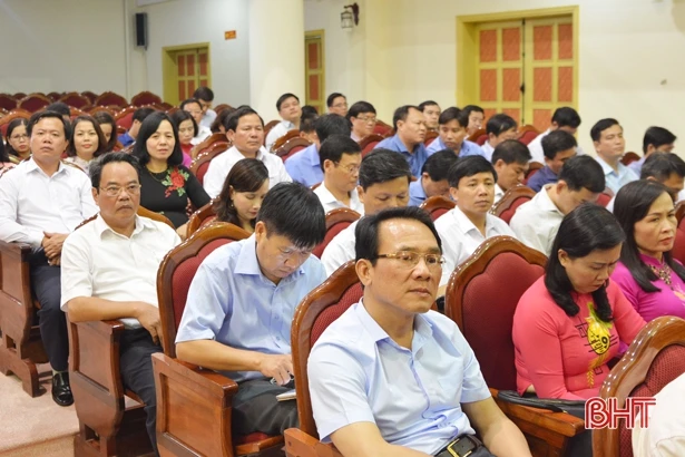 Bế giảng lớp bồi dưỡng ủy viên và dự nguồn BCH Đảng bộ Hà Tĩnh