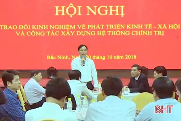 Bế giảng lớp bồi dưỡng ủy viên và dự nguồn BCH Đảng bộ Hà Tĩnh