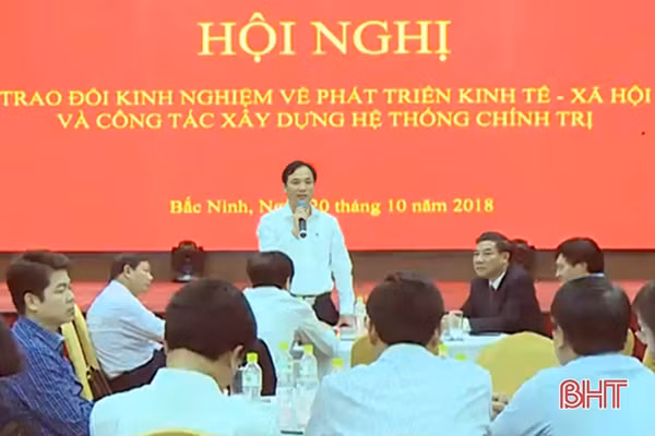 Bế giảng lớp bồi dưỡng ủy viên và dự nguồn BCH Đảng bộ Hà Tĩnh