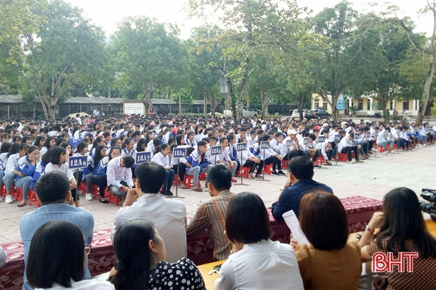 Trên 4.300 giáo viên, học sinh Hương Sơn được giáo dục tinh thần yêu nước, đạo đức cách mạng