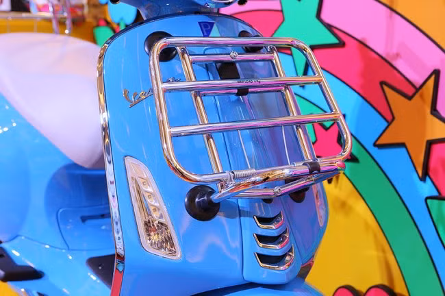 Mê mẩn Vespa Primavera bản kỷ niệm 50 năm đẹp chim sa cá lặn