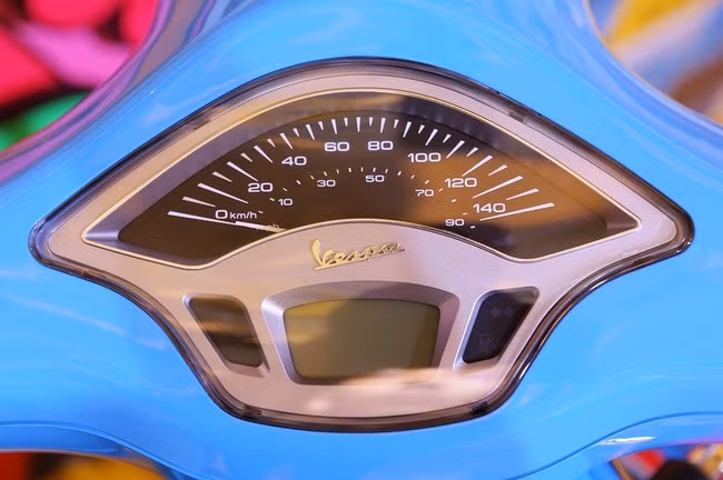 Mê mẩn Vespa Primavera bản kỷ niệm 50 năm đẹp chim sa cá lặn