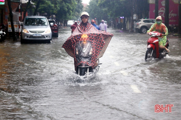 Hà Tĩnh tiếp tục mưa vừa đến mưa to, đề phòng lốc, sét