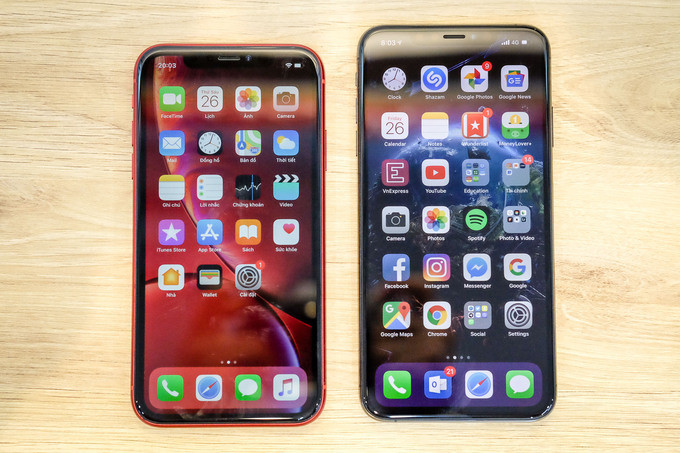 iPhone XR so dáng iPhone XS Max và 8 Plus