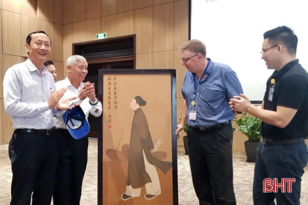 Bế giảng lớp bồi dưỡng ủy viên và dự nguồn BCH Đảng bộ Hà Tĩnh