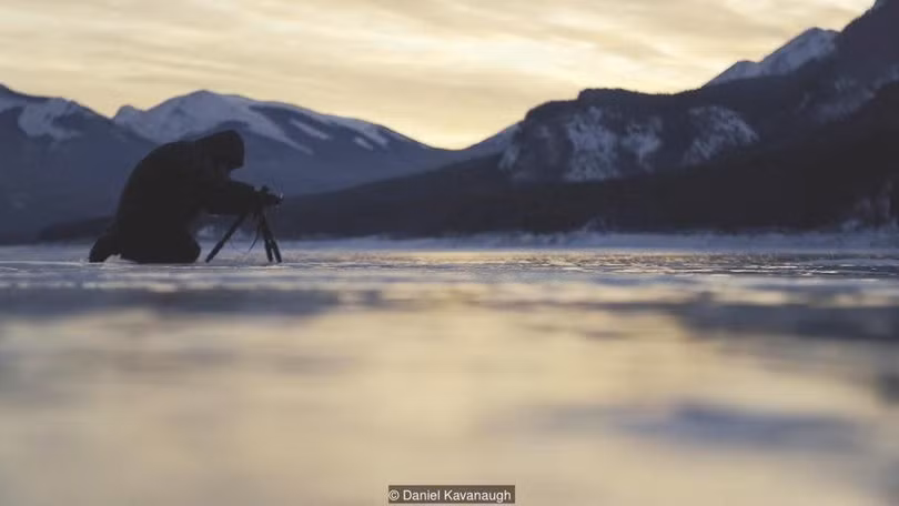 Hồ bong bóng băng kỳ lạ ở Canada