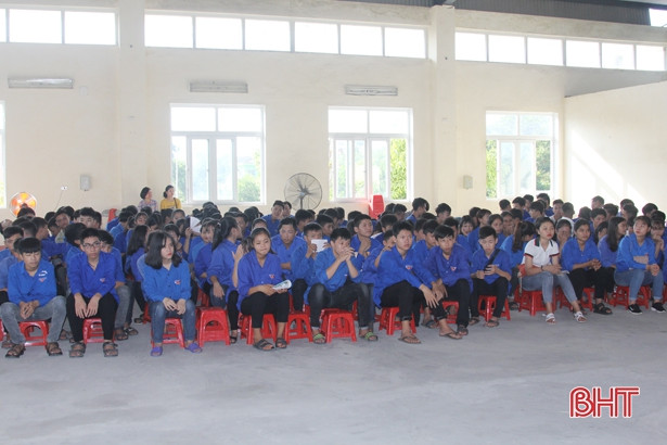 “Update” kiến thực pháp luật ATGT cho 500 HSSV cao đẳng nghề
