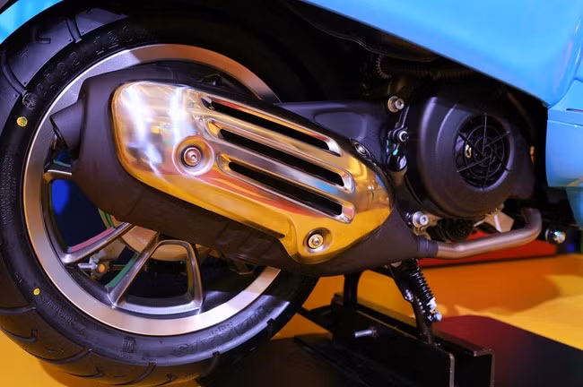 Mê mẩn Vespa Primavera bản kỷ niệm 50 năm đẹp chim sa cá lặn