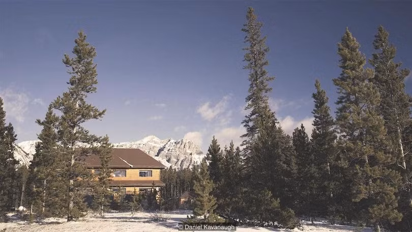 Hồ bong bóng băng kỳ lạ ở Canada