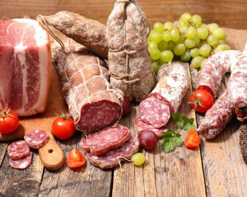 Thịt chế biến sẵn như xúc xích, thịt xông khói không tốt cho gan của bạn 4 loại thực phẩm làm tổn thương gan