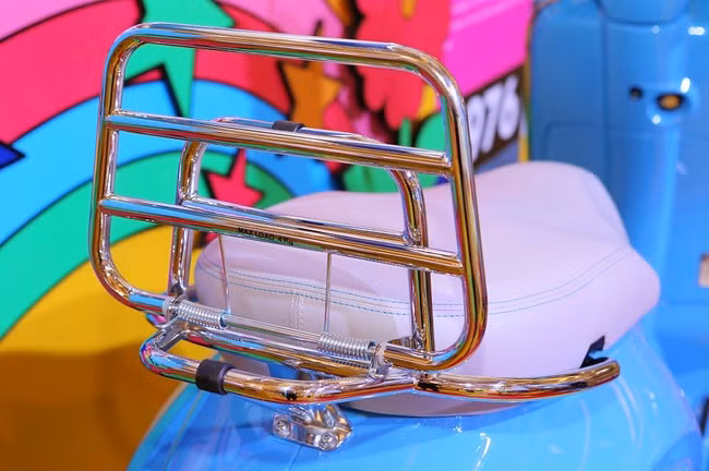 Mê mẩn Vespa Primavera bản kỷ niệm 50 năm đẹp chim sa cá lặn