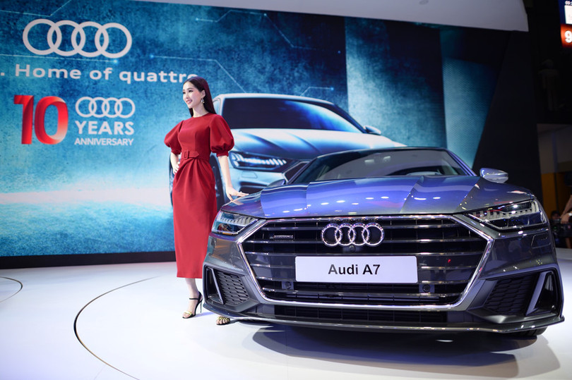 Dàn người mẫu thu hút ở Vietnam Motor Show 2018