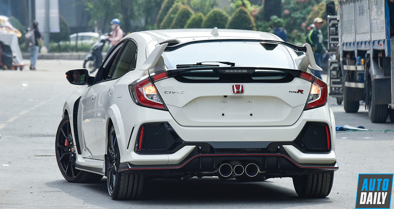 Hé lộ ảnh xe đua thể thao Civic Type R