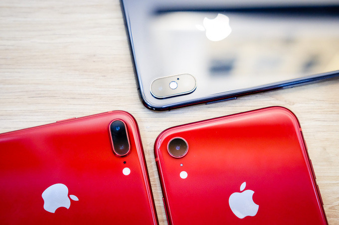 iPhone XR so dáng iPhone XS Max và 8 Plus
