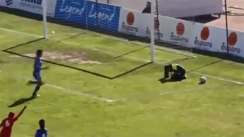 Nữ cầu thủ ghi bàn thắng phi thể thao ở giải U19 châu Á