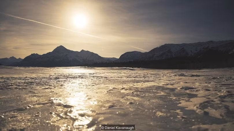 Hồ bong bóng băng kỳ lạ ở Canada