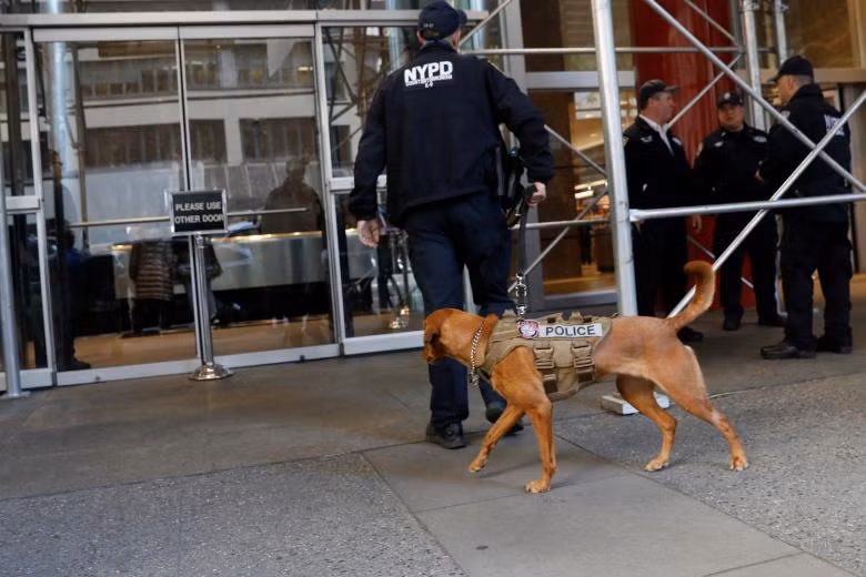 Cận cảnh những gói bưu kiện nghi chứa bom gửi đến nhà cựu Tổng thống Obama, Clinton