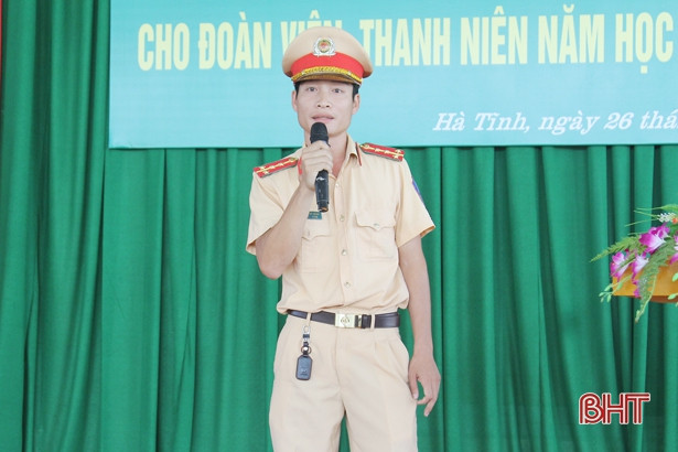 “Update” kiến thực pháp luật ATGT cho 500 HSSV cao đẳng nghề