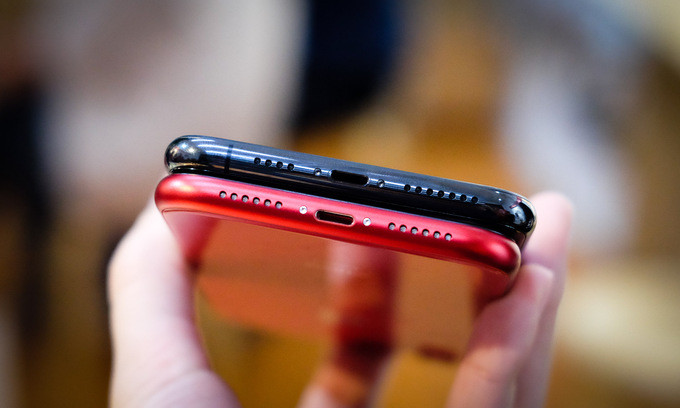iPhone XR so dáng iPhone XS Max và 8 Plus