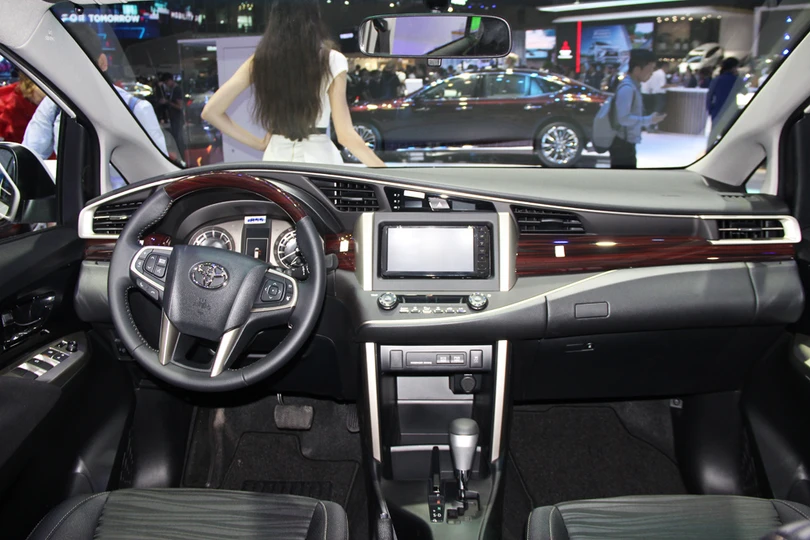 Toyota Innova thêm trang bị, tăng giá 40 triệu tại Việt Nam ảnh 6 Toyota Innova thêm trang bị, tăng giá 40 triệu tại Việt Nam