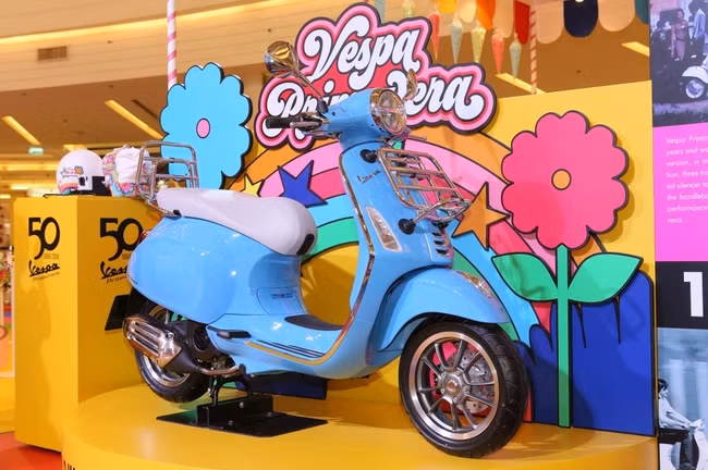 Mê mẩn Vespa Primavera bản kỷ niệm 50 năm đẹp chim sa cá lặn