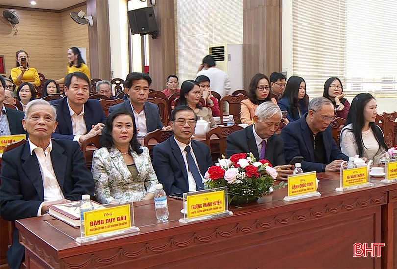 Делегати та нащадки родини Нгуєн Тьєн Дьєн відвідали церемонію запуску «Казки про К'єу» (версія про Тьєн Дьєн). bqbht_br_anh-dai-bieu.jpg