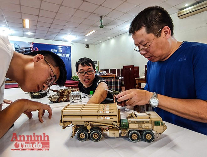Choáng ngợp những khí tài quân sự do người đam mê mô hình ở Hà Nội lắp ráp, chế tạo