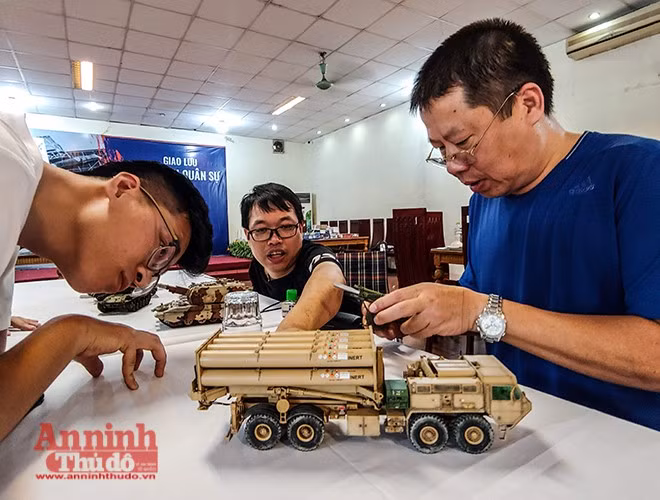 Choáng ngợp những khí tài quân sự do người đam mê mô hình ở Hà Nội lắp ráp, chế tạo