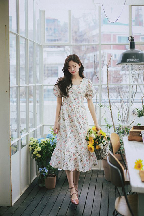 Váy hoa nhí tôn nét dịu dàng cho phái đẹp khi xuống phố