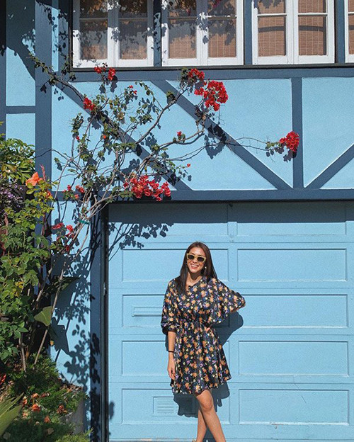 Váy hoa nhí tôn nét dịu dàng cho phái đẹp khi xuống phố