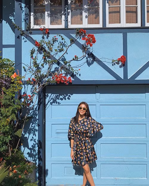 Váy hoa nhí tôn nét dịu dàng cho phái đẹp khi xuống phố