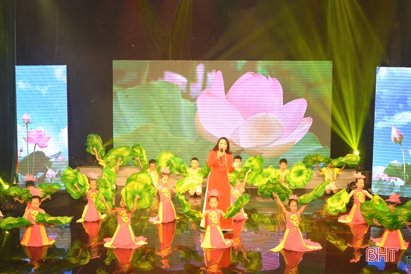 Ấm tình Người trong chương trình nghệ thuật “Bác Hồ - một tình yêu bao la”