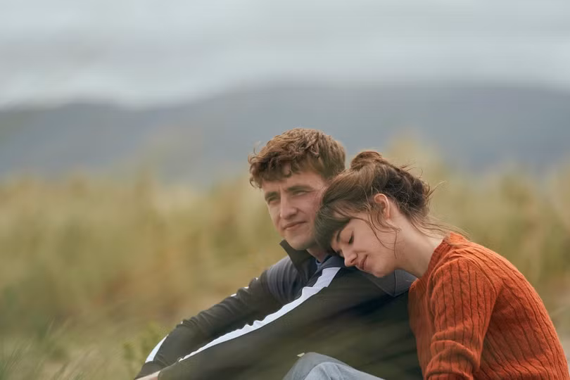 Đi qua thanh xuân nghiệt ngã, những trái tim sứt mẻ đã tìm thấy nhau và học được cách chữa lành vết thương. Ảnh: Variety. ‘Giữa hai chúng ta’ hay thanh xuân nghiệt ngã của thế hệ lo âu?