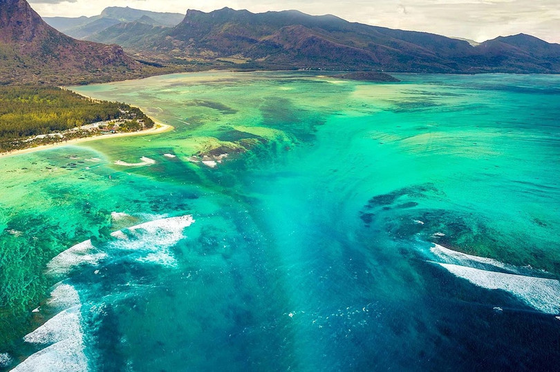 Bí ẩn về ngọn thác dưới đáy biển ở Mauritius
