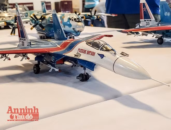 Choáng ngợp những khí tài quân sự do người đam mê mô hình ở Hà Nội lắp ráp, chế tạo