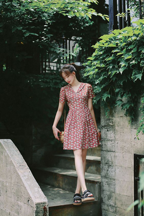 Váy hoa nhí tôn nét dịu dàng cho phái đẹp khi xuống phố