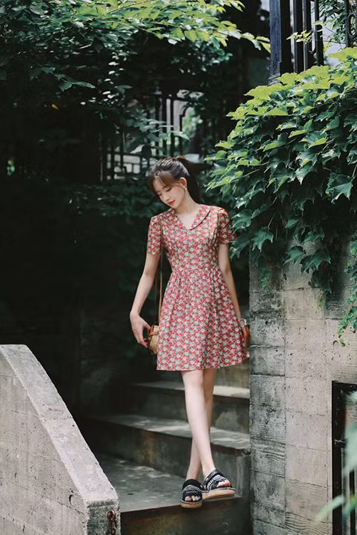 Váy hoa nhí tôn nét dịu dàng cho phái đẹp khi xuống phố