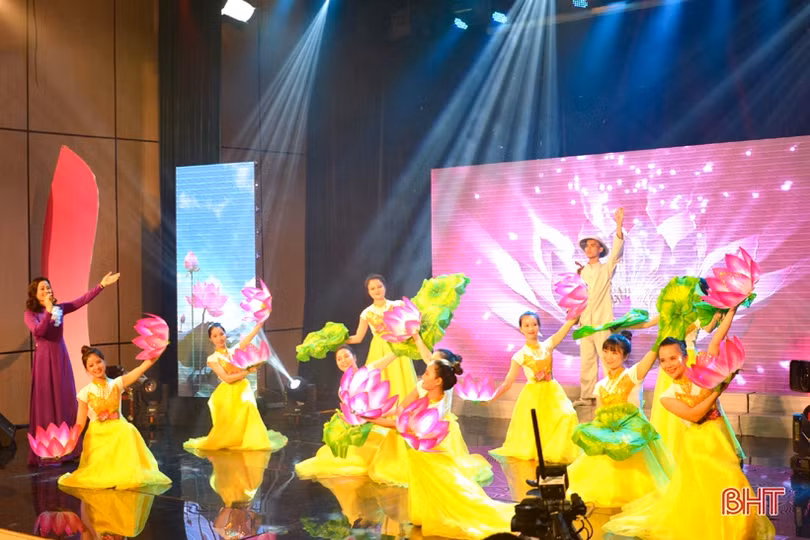 Ấm tình Người trong chương trình nghệ thuật “Bác Hồ - một tình yêu bao la”