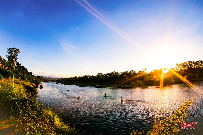 Ngắm hoàng hôn mùa hạ ở phố núi Hà Tĩnh