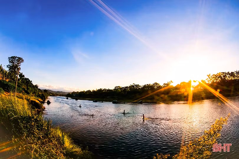 Ngắm hoàng hôn mùa hạ ở phố núi Hà Tĩnh