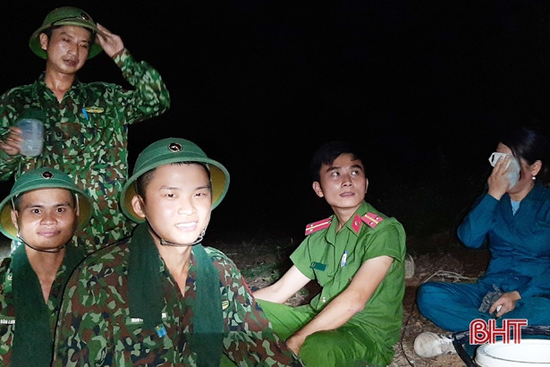 50 cán bộ, chiến sỹ Biên phòng Hà Tĩnh nỗ lực cứu rừng thông bị cháy