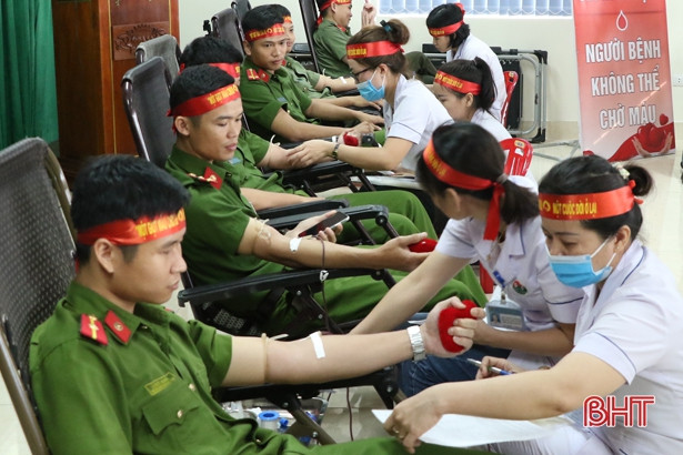 160 cán bộ, chiến sỹ Công an Hà Tĩnh hiến 100 đơn vị máu
