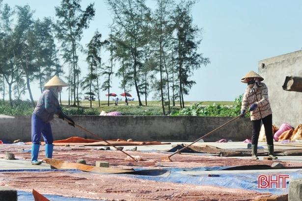 Ngân hàng hỗ trợ cơ sở chế biến thủy hải sản Lộc Hà “vượt dịch Covid-19