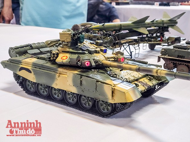 Choáng ngợp những khí tài quân sự do người đam mê mô hình ở Hà Nội lắp ráp, chế tạo