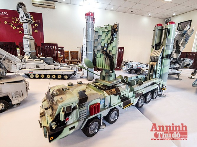 Choáng ngợp những khí tài quân sự do người đam mê mô hình ở Hà Nội lắp ráp, chế tạo