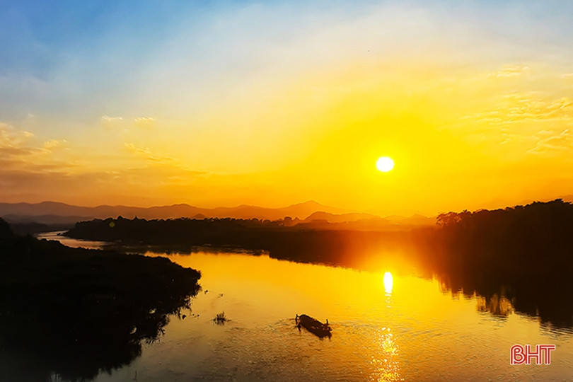 Ngắm hoàng hôn mùa hạ ở phố núi Hà Tĩnh