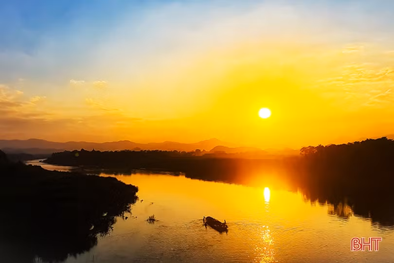 Ngắm hoàng hôn mùa hạ ở phố núi Hà Tĩnh