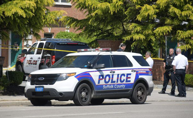 Cảnh sát Mỹ bắt kẻ đâm chết bố đẻ rồi tẩu thoát